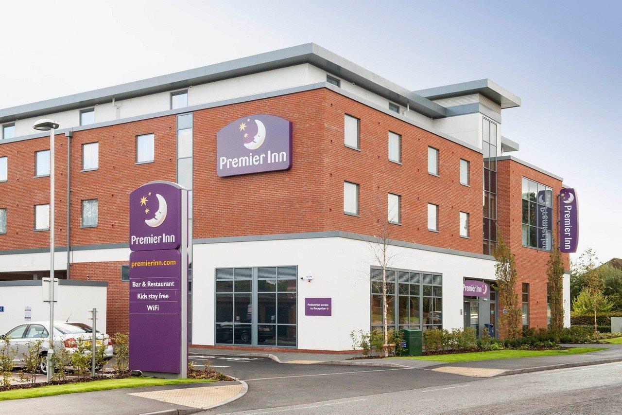 Premier Inn Fleet Extérieur photo