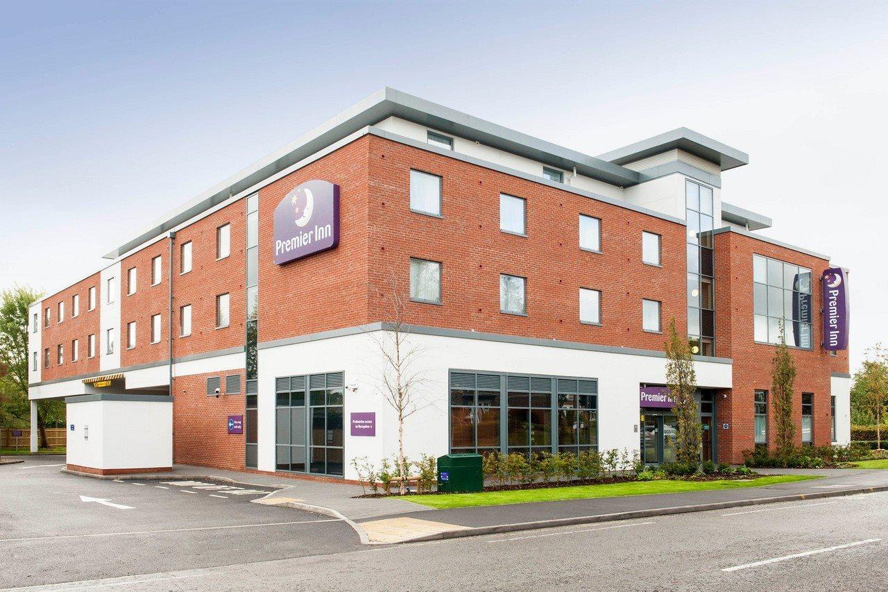 Premier Inn Fleet Extérieur photo