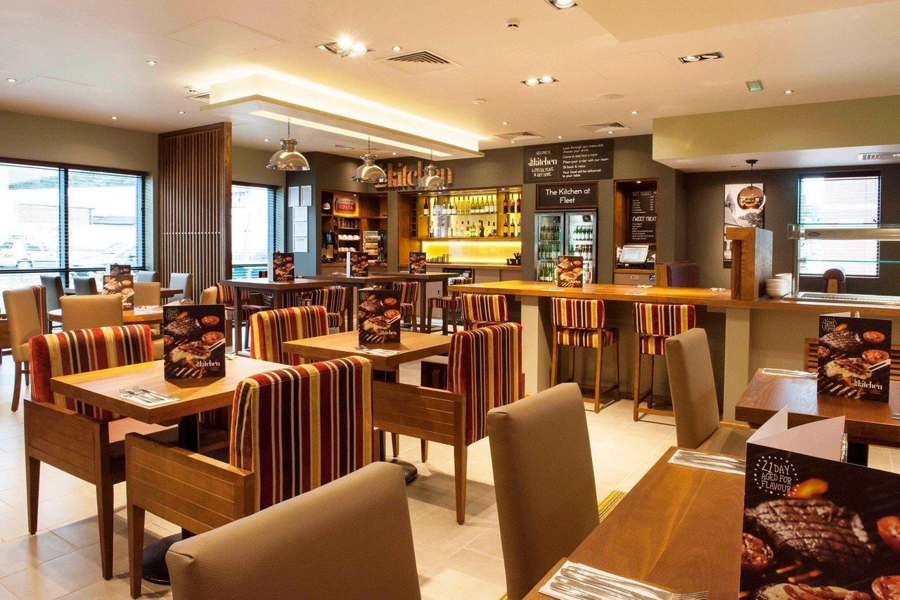 Premier Inn Fleet Extérieur photo