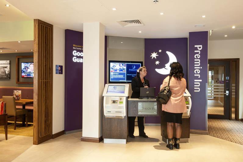 Premier Inn Fleet Extérieur photo