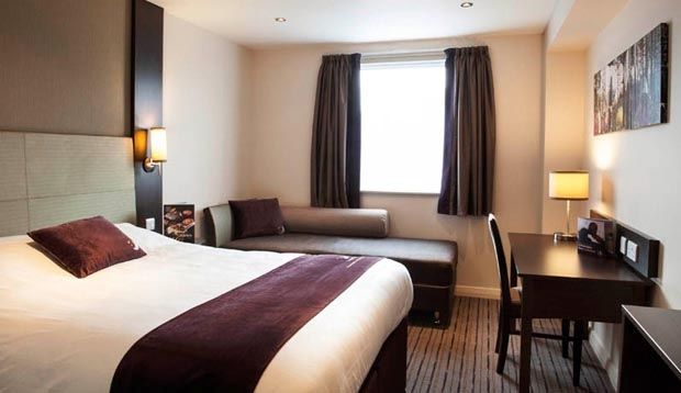 Premier Inn Fleet Extérieur photo